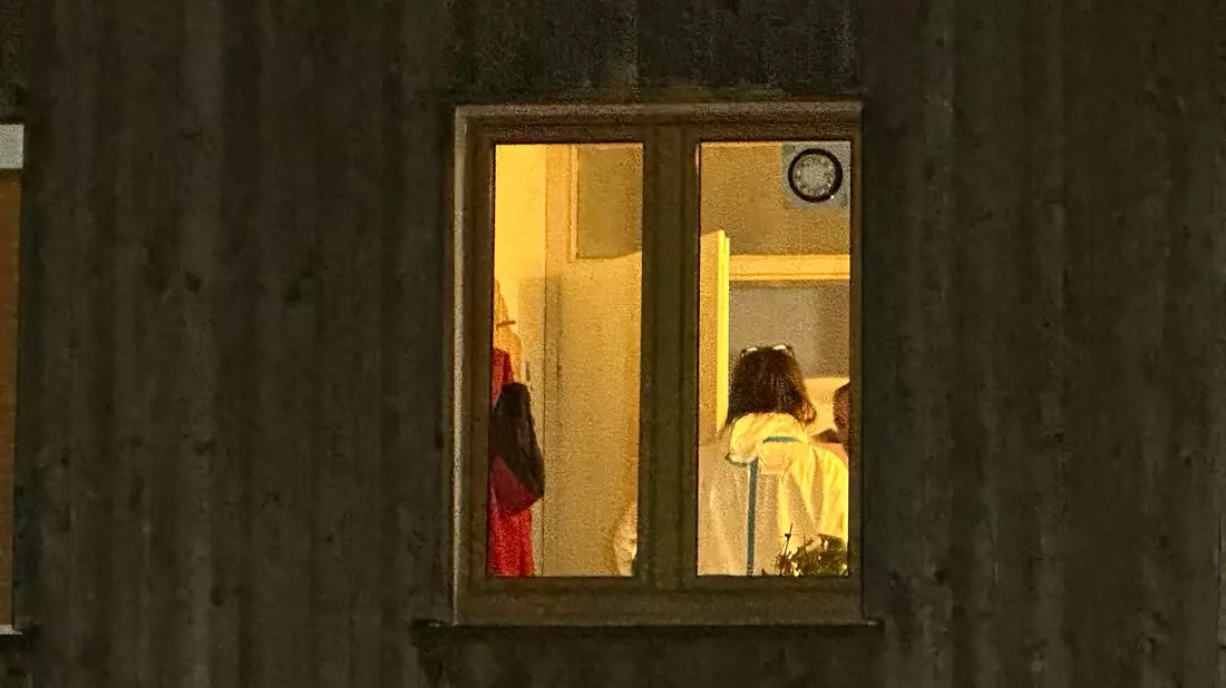 Die Spurensicherung arbeitet am Tatort in Parsberg. - Bild: Vifogra/dpa
