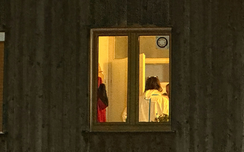 Die Spurensicherung arbeitet am Tatort in Parsberg. - Foto: Vifogra/dpa