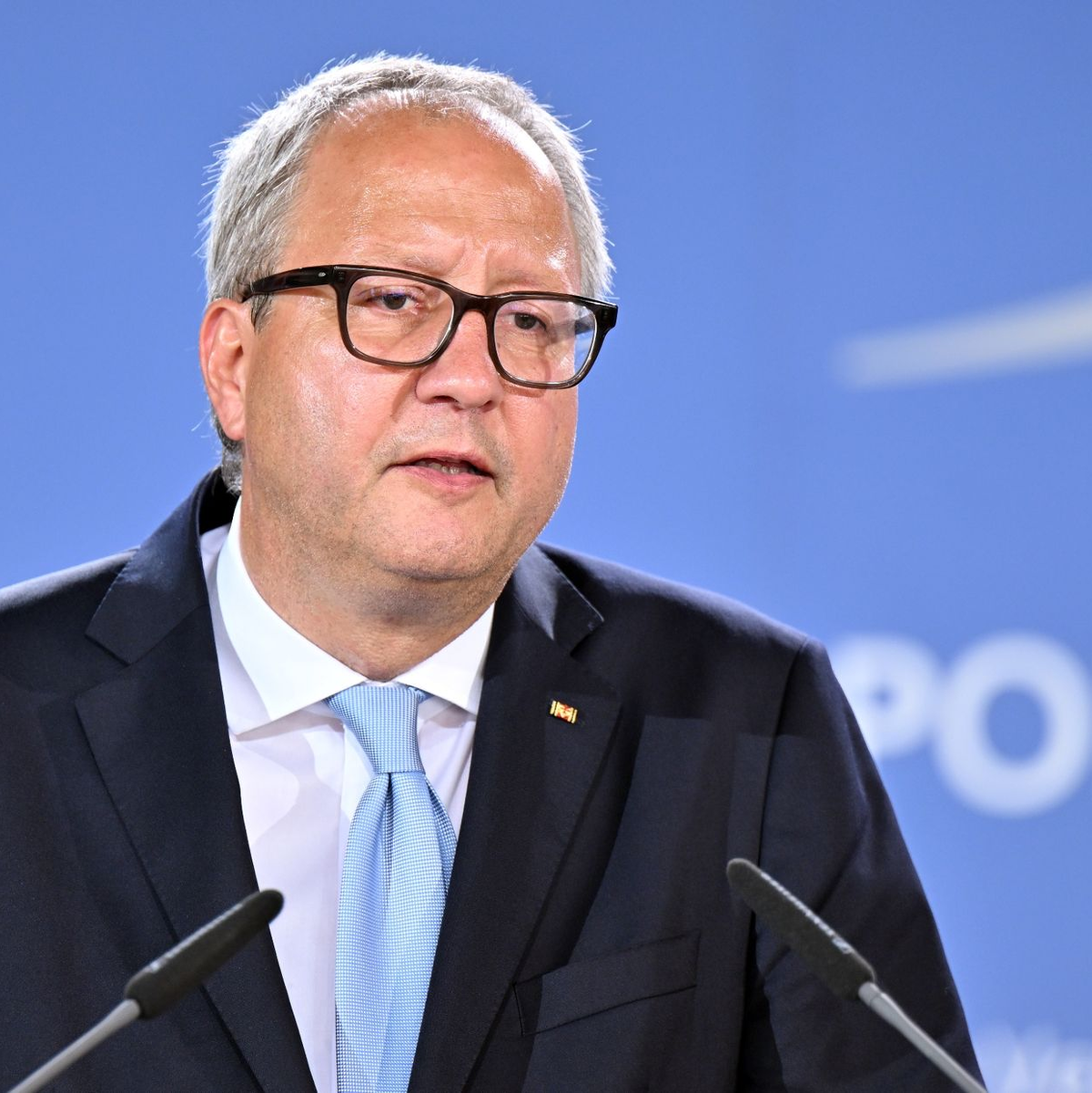 Andreas Voßkuhle hält den Fortbestand der Demokratie in Deutschland für nicht gesichert. - Foto: Martin Schutt/dpa