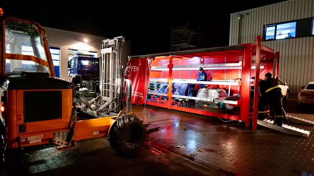 FW Bremerhaven: Bremerhavener Zivil- und Katastrophenschutzkräfte in Niedersachsen im Einsatz - Spezialisten aus Bremerhaven unterstützen bei der Hochwasserbekämpfung - Bild: presseportal.de