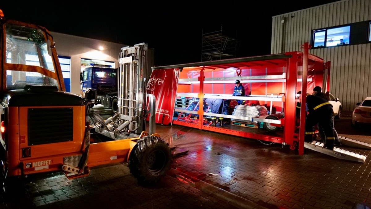 FW Bremerhaven: Bremerhavener Zivil- und Katastrophenschutzkräfte in Niedersachsen im Einsatz - Spezialisten aus Bremerhaven unterstützen bei der Hochwasserbekämpfung - Foto: presseportal.de