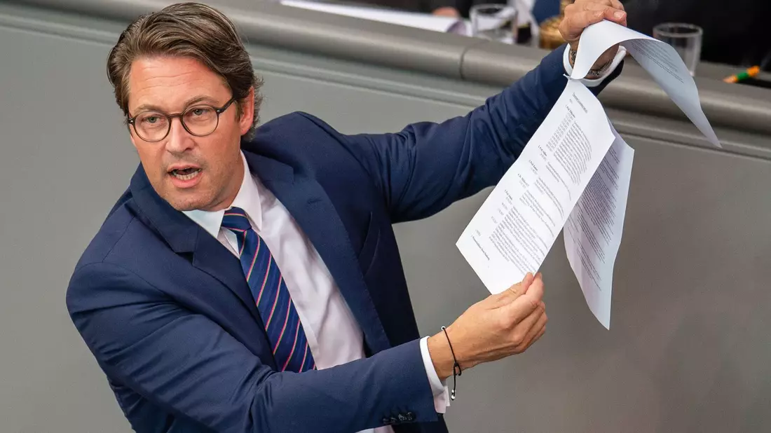Ex-Verkehrsminister Andreas Scheuer stand wegen der gescheiterten Pkw-Maut in der Kritik. - Bild: Lisa Ducret/dpa