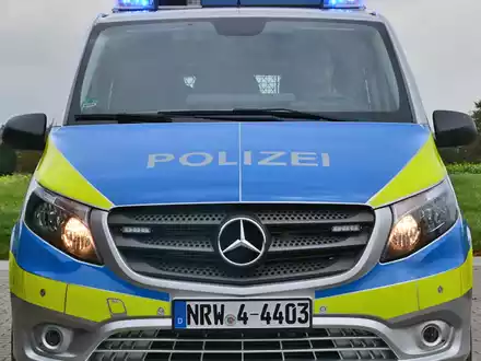 POL-ME: Fast doppelt so schnell wie erlaubt: Porschefahrer droht hohe Buße - Heiligenhaus - 2312108 - Foto: presseportal.de