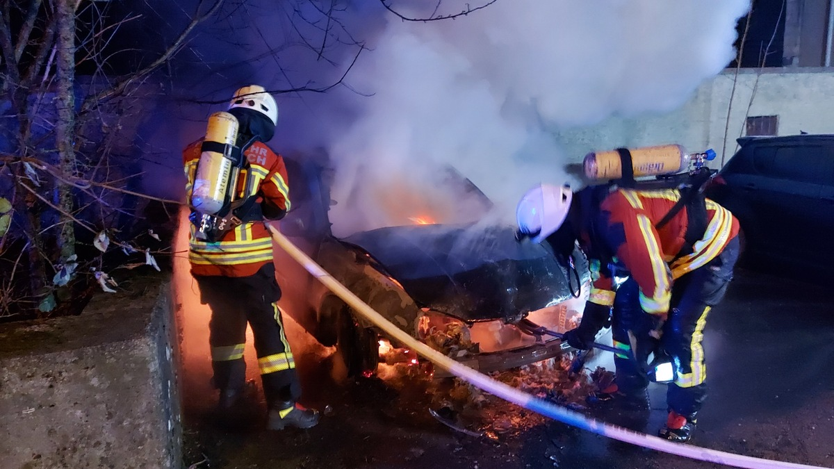 FW Stockach: Fahrzeugbrand - Foto: presseportal.de
