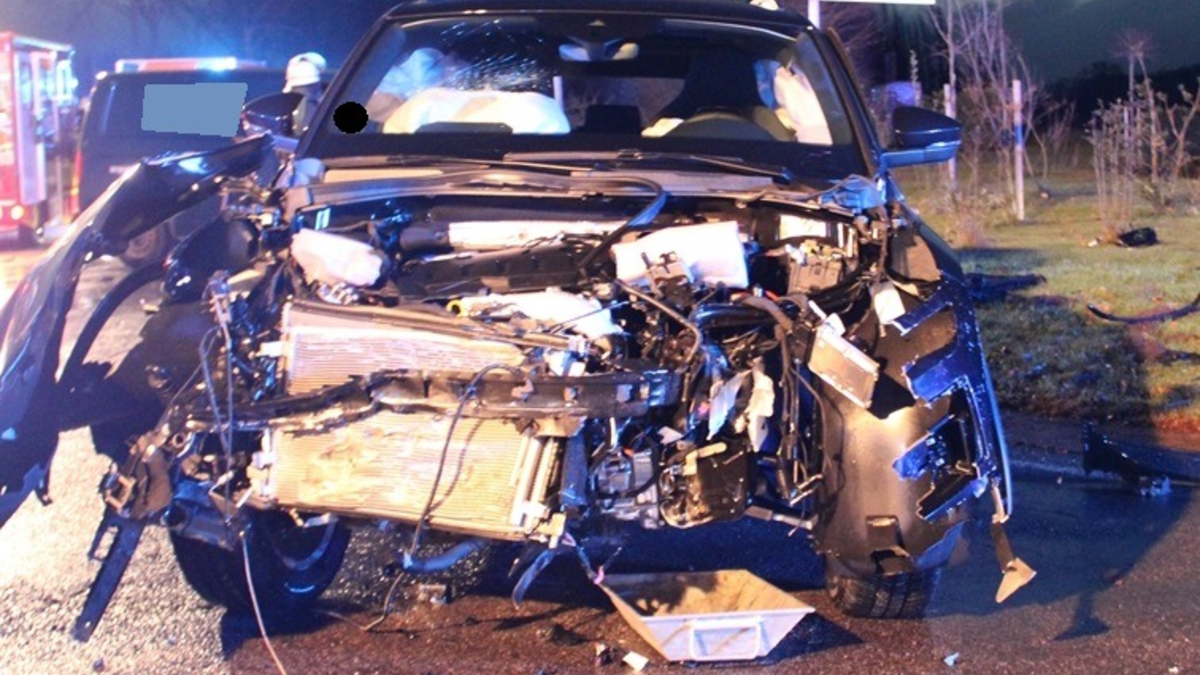 POL-MI: Zwei Autofahrer erleiden leichte Verletzungen - Foto: presseportal.de