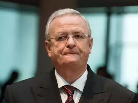 Im milliardenschweren Investorenprozess vor dem Oberlandesgericht Braunschweig soll Ex-VW-Chef Martin Winterkorn am 14. und 15. Februar als Zeuge gehört werden. - Foto: picture alliance / Bernd von Jutrczenka/dpa