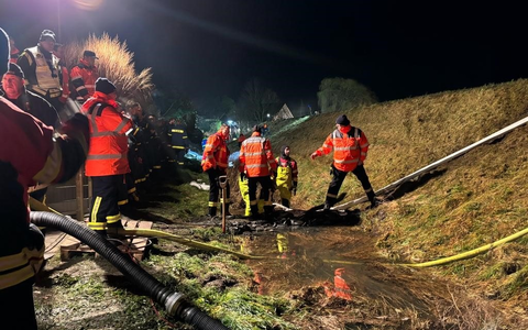 FW-PL: Einsatz der Feuerwehr Plettenberg bei Hochwasser in Hamm - Foto: presseportal.de