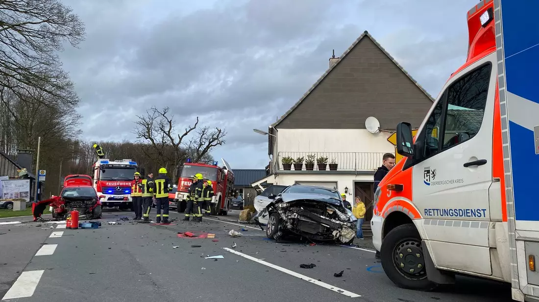FW Wipperfürth: Verkehrsunfall auf der L284 [TH2] - Bild: presseportal.de