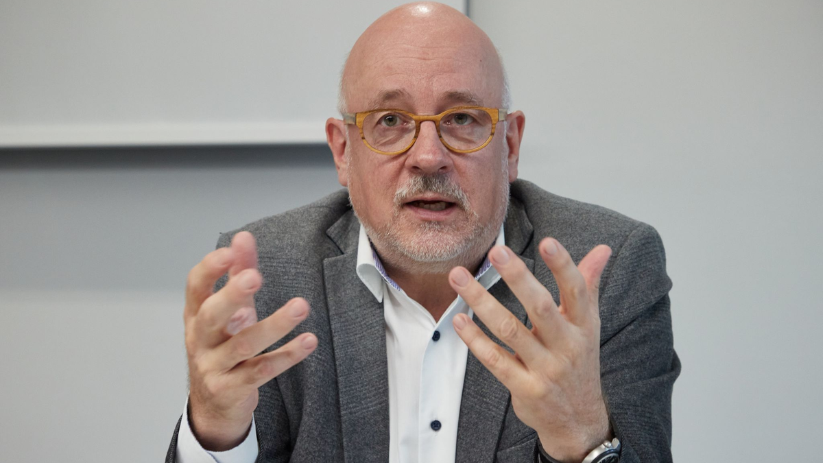 «Niedergelassene Ärzte verdienen nicht so viel, wie der Minister suggeriert», sagt Ärzteverbands-Chef Dirk Heinrich. - Foto: Georg Wendt/dpa