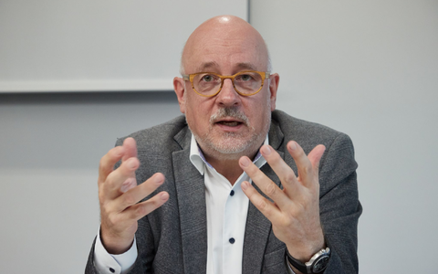 «Niedergelassene Ärzte verdienen nicht so viel, wie der Minister suggeriert», sagt Ärzteverbands-Chef Dirk Heinrich. - Foto: Georg Wendt/dpa