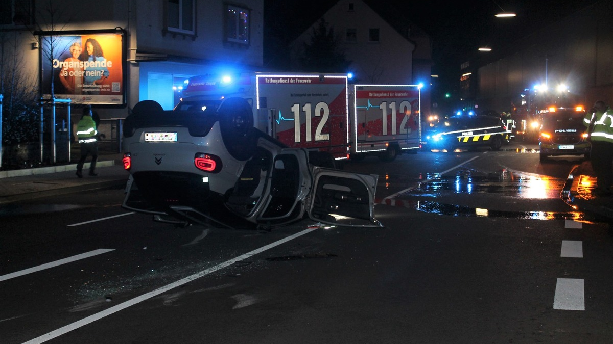 POL-SI: Pkw landet nach Unfall auf dem Dach - beide Insassen sind verletzt -#polsiwi - Foto: presseportal.de