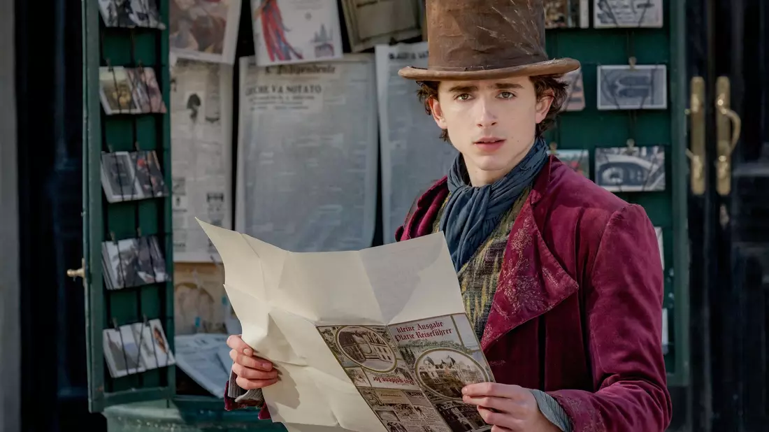 Timothée Chalamet als Willy Wonka in einer Szene des Films «Wonka». - Bild: Jaap Buittendijk/Warner Bros./dpa
