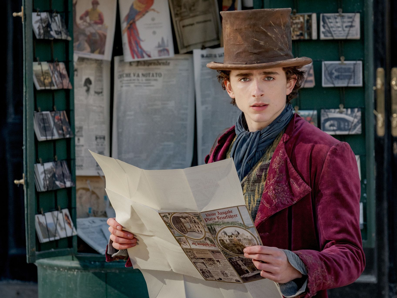 Timothée Chalamet als Willy Wonka in einer Szene des Films «Wonka». - Foto: Jaap Buittendijk/Warner Bros./dpa