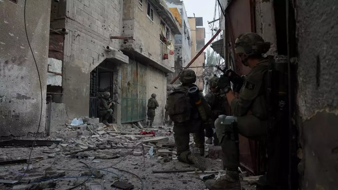 Israel vermutet, dass sich in Chan Junis die Führungsspitze der islamistischen Hamas versteckt hält. - Bild: Israel Defense Forces/XinHua/dpa