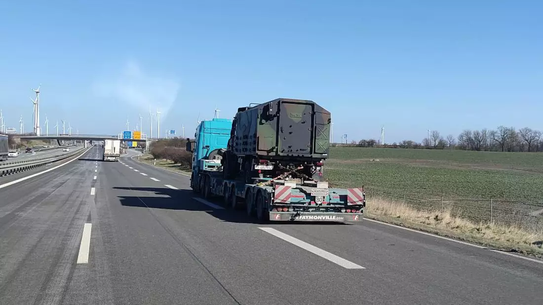 Militärtransport auf der Autobahn (Archiv) - Bild: über dts Nachrichtenagentur