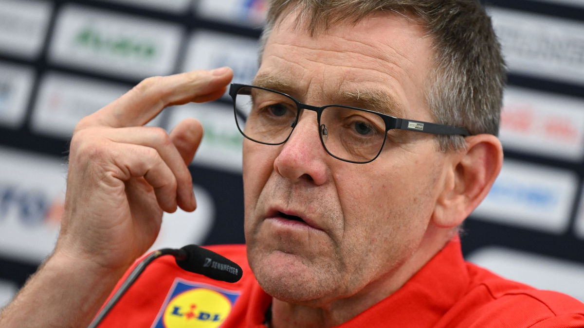 Bundestrainer Alfred Gislason bereitet die deutschen Handballer auf die EM vor. - Foto: Arne Dedert/dpa