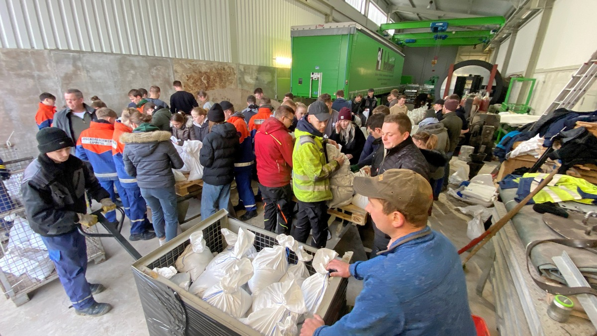 FW Kreis Soest: Hochwasser: Mögliche Hotspots in Lippetal identifiziert Erwartete neue Niederschläge sorgen Krisenstab und Führungsstab des Kreises - Foto: presseportal.de