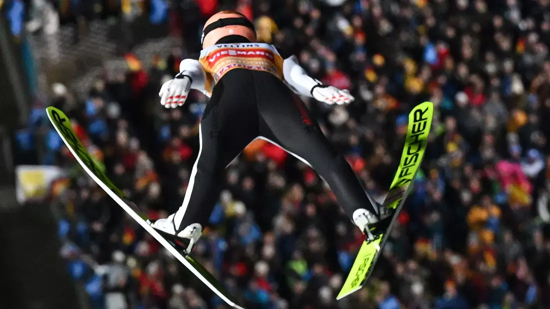 Titelfavorit Stefan Kraft aus Österreich musste sich mit Rang drei zufrieden geben. - Bild: Angelika Warmuth/dpa