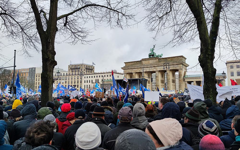 Demo gegen Waffenlieferungen am 25.02.2023 - Foto: über dts Nachrichtenagentur