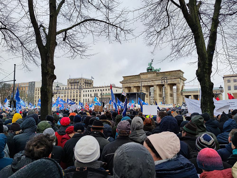 Demo gegen Waffenlieferungen im Februar 2023 in Berlin - Foto: über dts Nachrichtenagentur