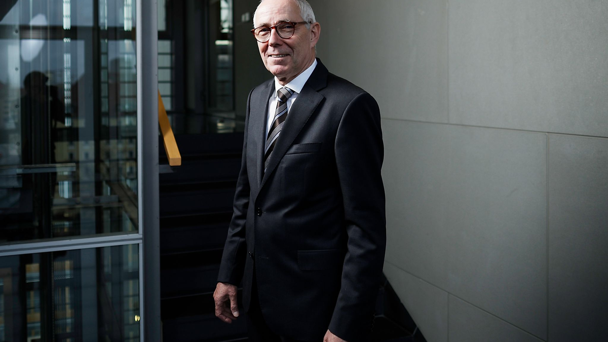 DIHK-Präsident Peter Adrian warnt vor einer zunehmenden Verlagerung von Produktion aus Deutschland ins Ausland. - Foto: Carsten Koall/dpa