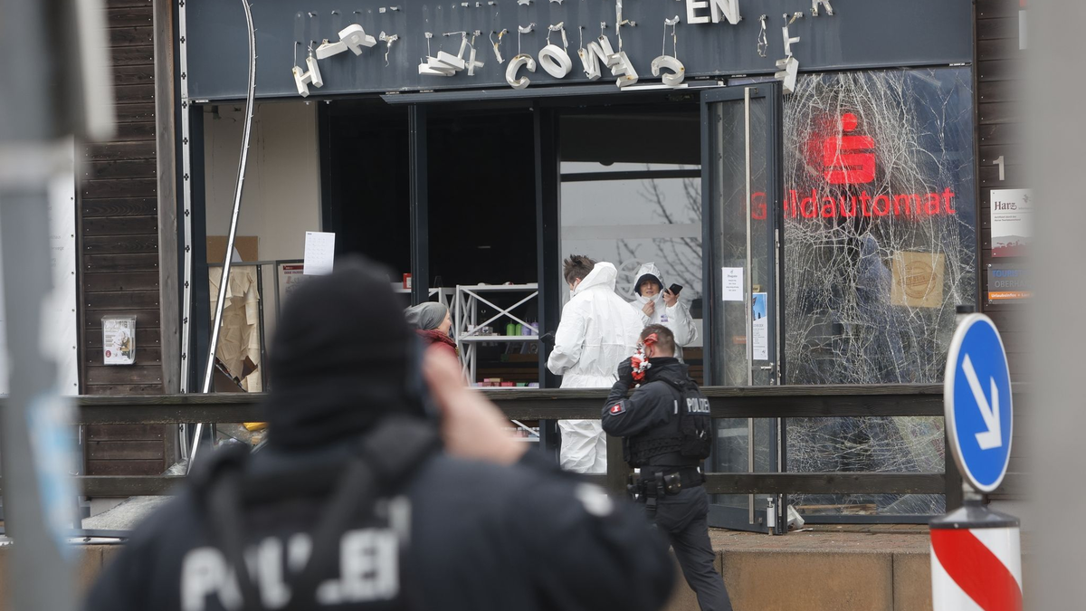 Die Zahl gesprengter Geldautomaten in Deutschland ist weiterhin hoch. - Foto: Matthias Bein/dpa