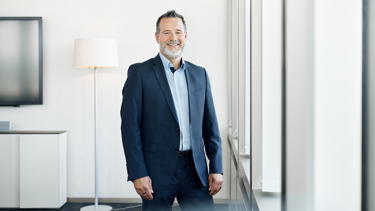 Debeka-Vorstand Ralf Degenhart feiert 25-jähriges Dienstjubiläum - Foto: presseportal.de