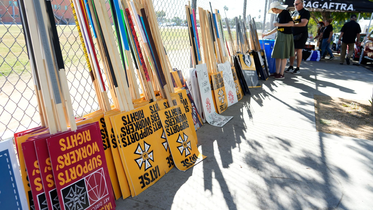 Der Streik in Hollywood hatte die Produktion in der gesamten Branche fast vier Monate lang lahmgelegt. - Foto: Chris Pizzello/Invision/AP/dpa