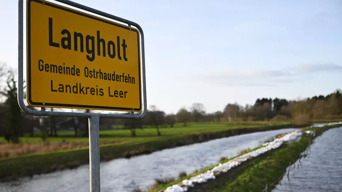 In den derzeitigen Hochwasser-Gebieten sind auch zahlreiche ehrenamtliche Helfer vom DRK im Einsatz. - Bild: Lars Penning/dpa