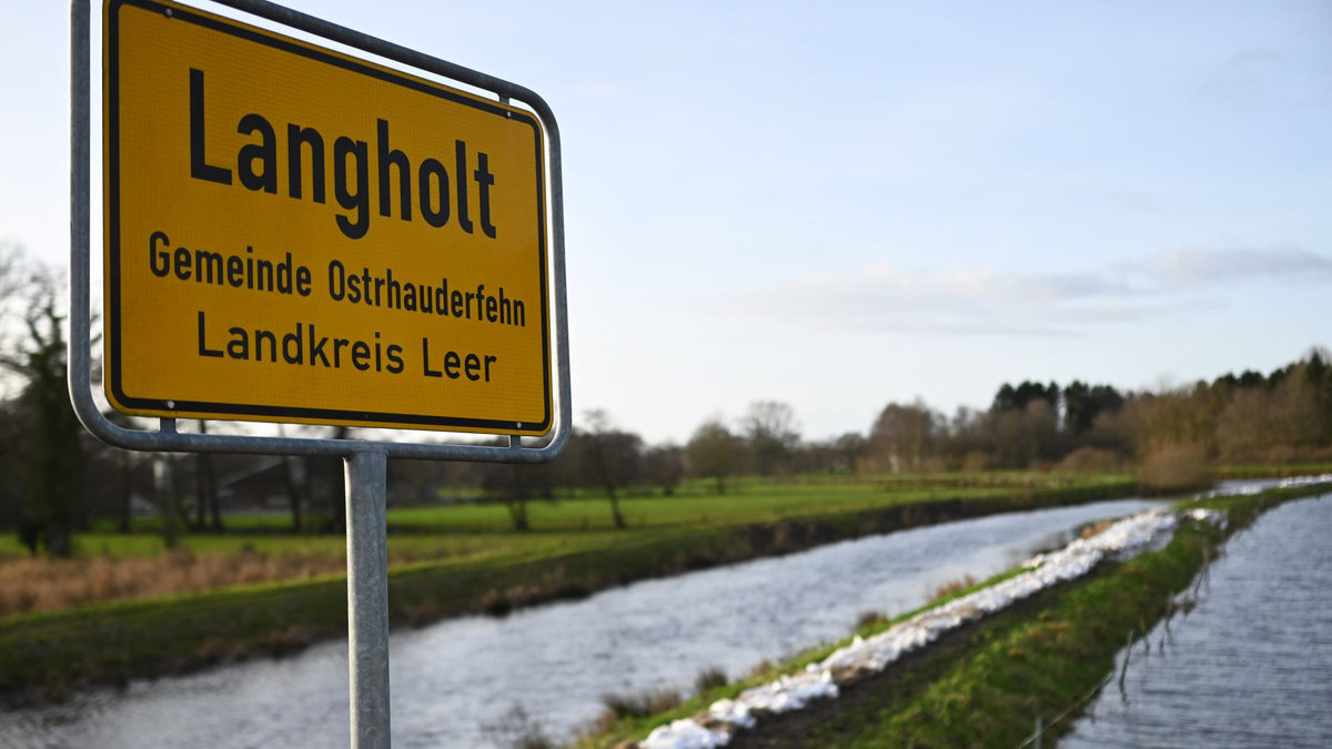 In den derzeitigen Hochwasser-Gebieten sind auch zahlreiche ehrenamtliche Helfer vom DRK im Einsatz. - Foto: Lars Penning/dpa