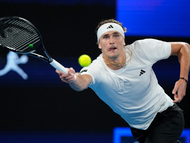 Alexander Zverev hielt das deutsche Team zum Auftakt des United Cups gegen Italien im Spiel. - Foto: Rick Rycroft/AP/dpa