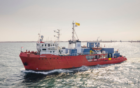 Die «Sea-Eye 4» erreichte mehrere Tage nach der Bergung von Bootsmigranten im Mittelmeer einen hafen in Italien. (Archivbild) - Foto: Maik Luedemann/Sea-Eye/AP/dpa