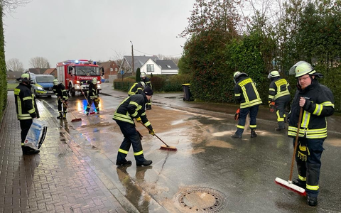 FW-Schermbeck: Ölspur - Foto: presseportal.de