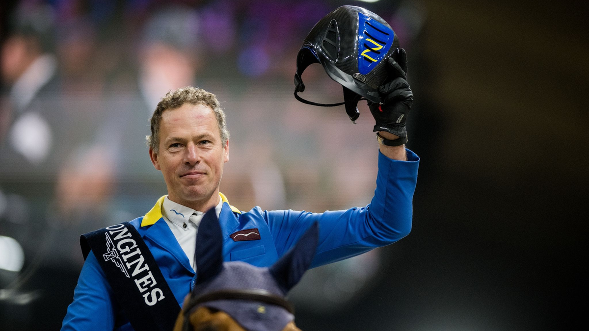 Christian Ahlmann feiert mit Mandato van de Neerheide nach seinem Sieg. - Foto: Jasper Jacobs/Belga/dpa