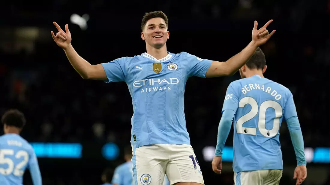 Julian Alvarez erzielte beim Sieg von Manchester City gegen Sheffield United das 2:0. - Bild: Martin Rickett/PA Wire/dpa
