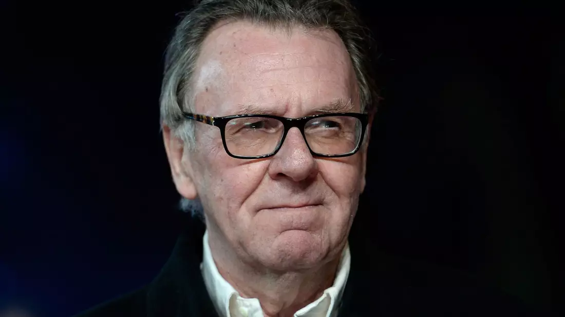 Der britische Schauspieler Tom Wilkinson ist im Alter von 75 Jahren gestorben. - Bild: Facundo Arrizabalaga/EPA/dpa