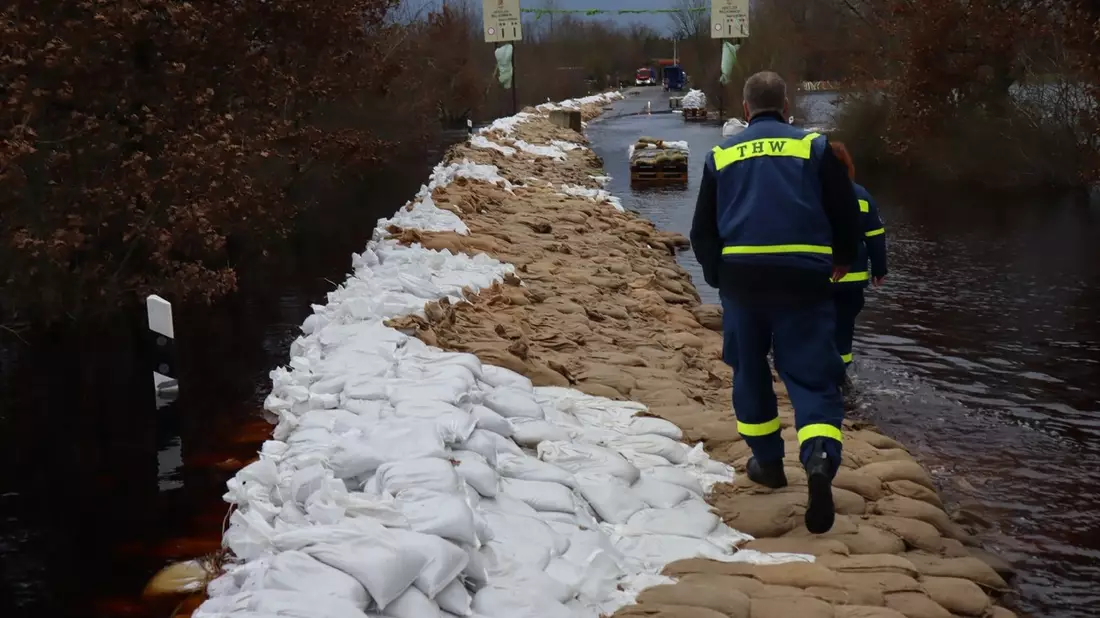 THW HB-NDS: Hochwasser-Einsatz: Pumparbeiten im Tierpark - Bild: presseportal.de