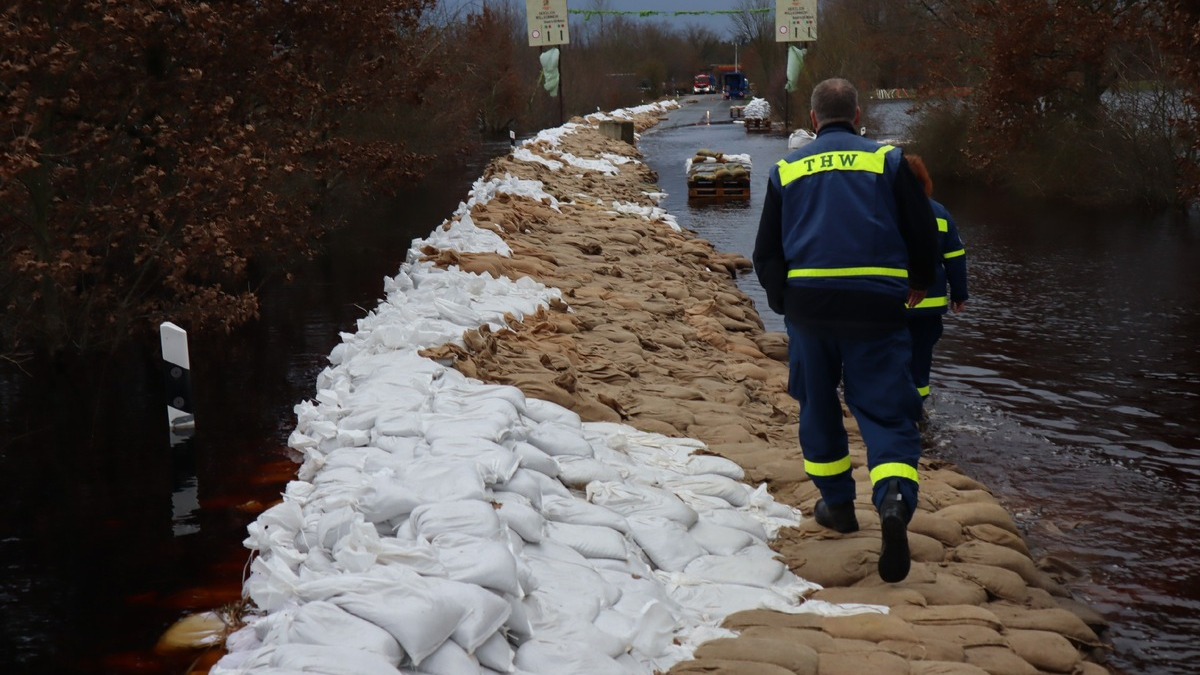 THW HB-NDS: Hochwasser-Einsatz: Pumparbeiten im Tierpark - Foto: presseportal.de