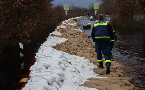 THW HB-NDS: Hochwasser-Einsatz: Pumparbeiten im Tierpark - Foto: presseportal.de