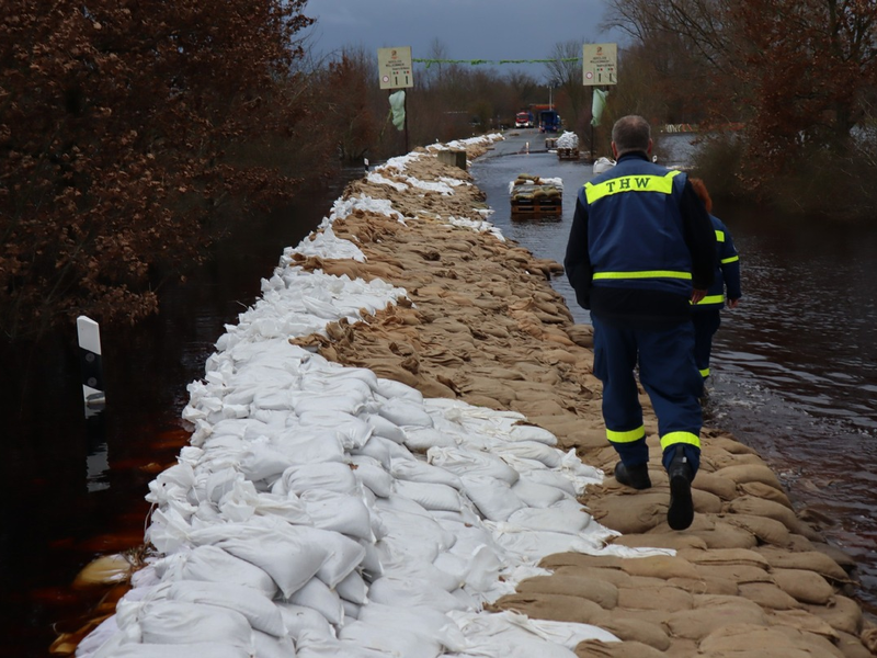 THW HB-NDS: Hochwasser-Einsatz: Pumparbeiten im Tierpark - Foto: presseportal.de