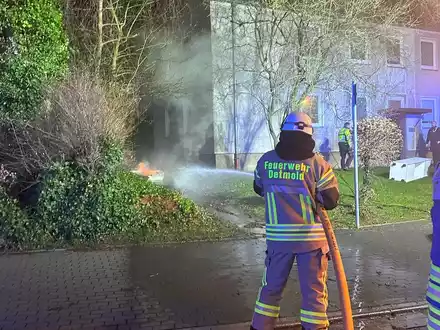FW-DT: Matratzenbrand im Freien - Foto: presseportal.de