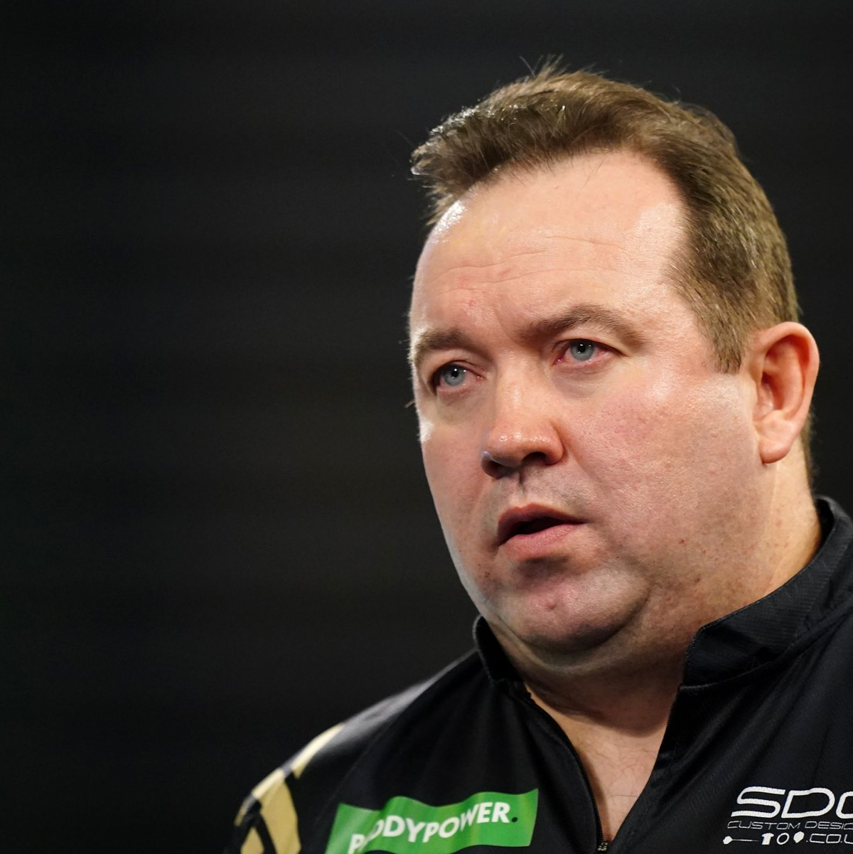 Brendan Dolan besiegte Gary Anderson überraschend nach sieben Sätzen. - Foto: Zac Goodwin/PA Wire/dpa