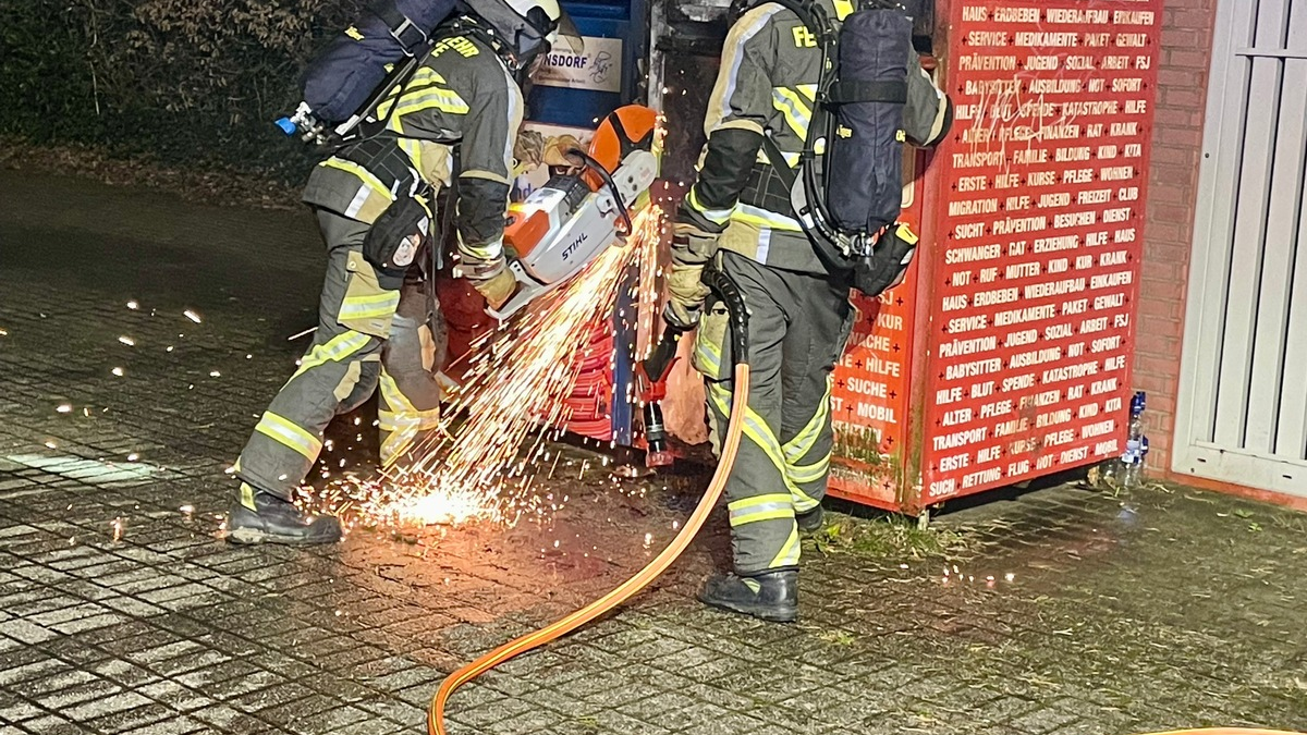 FW Hünxe: Brand eines Altkleidercontainers - Foto: presseportal.de