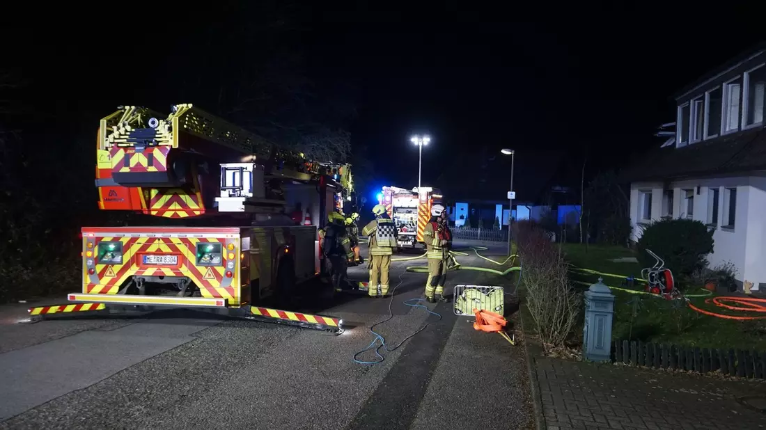 FW Ratingen: Ratingen Voisweg, 23:40 Uhr 30.12.2023 Küchenbrand - Bild: presseportal.de