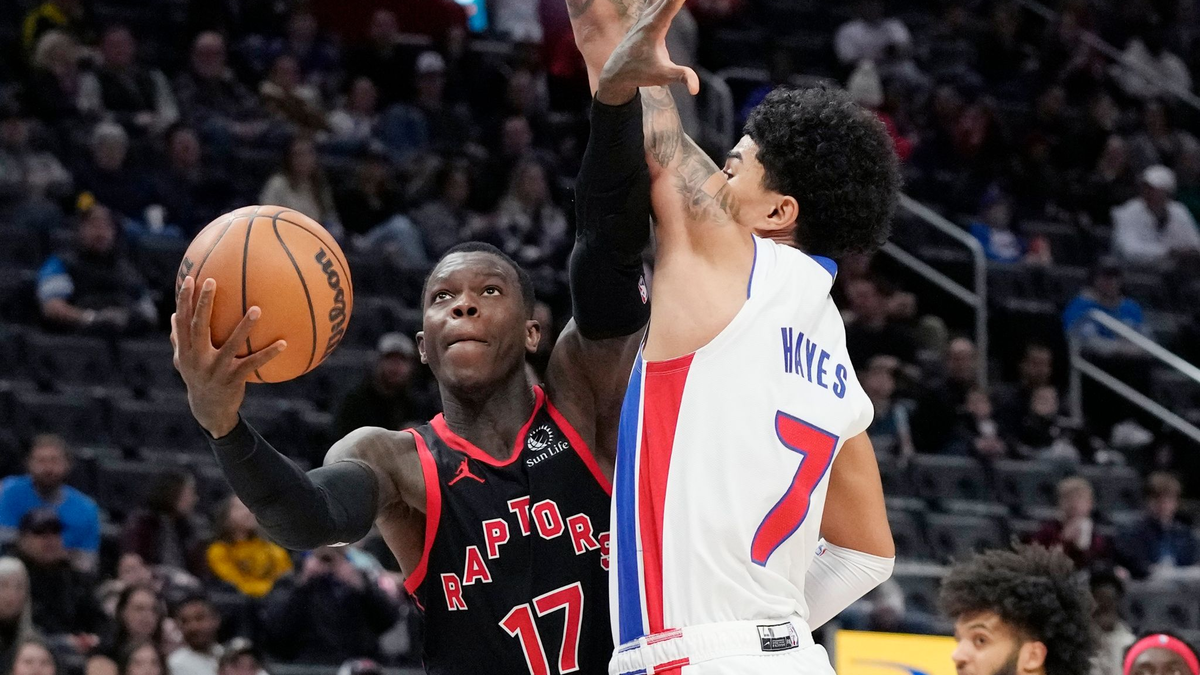 Dennis Schröder (l) spielte zwar stark, aber verlor mit den Toronto Raptors bei den Detroit Pistons. - Foto: Carlos Osorio/AP