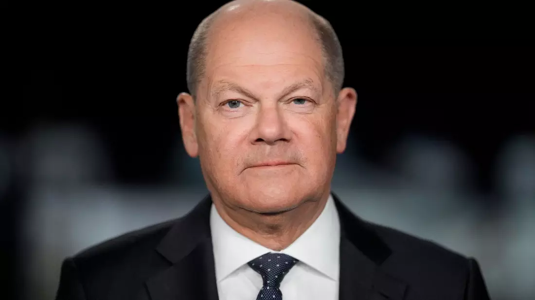 Bundeskanzler Olaf Scholz (SPD) reist ins Hochwassergebiet im Norden Niedersachsens. - Bild: Markus Schreiber/Pool AP/AP