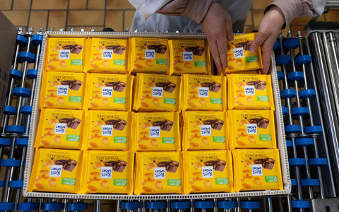 Die Ritter-Sport-Verpackung ist beim Deutschen Patent- und Markenamt registriert. (Archivbild) - Foto: Marijan Murat/dpa