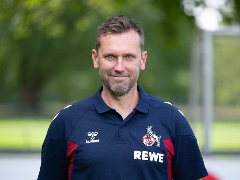 André Pawlak leitet die erste Trainingseinheit des neuen Jahres beim 1.FC Köln. - Foto: Marius Becker/dpa