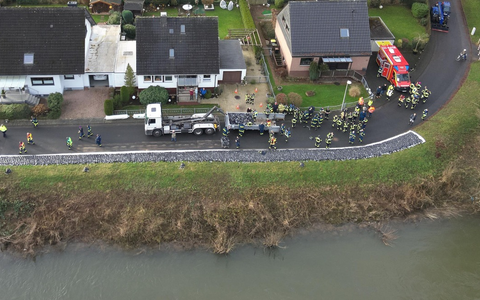 FW-Lohmar: Über 110 Einsatzkräfte im Einsatz zur Dammsicherung - Foto: presseportal.de