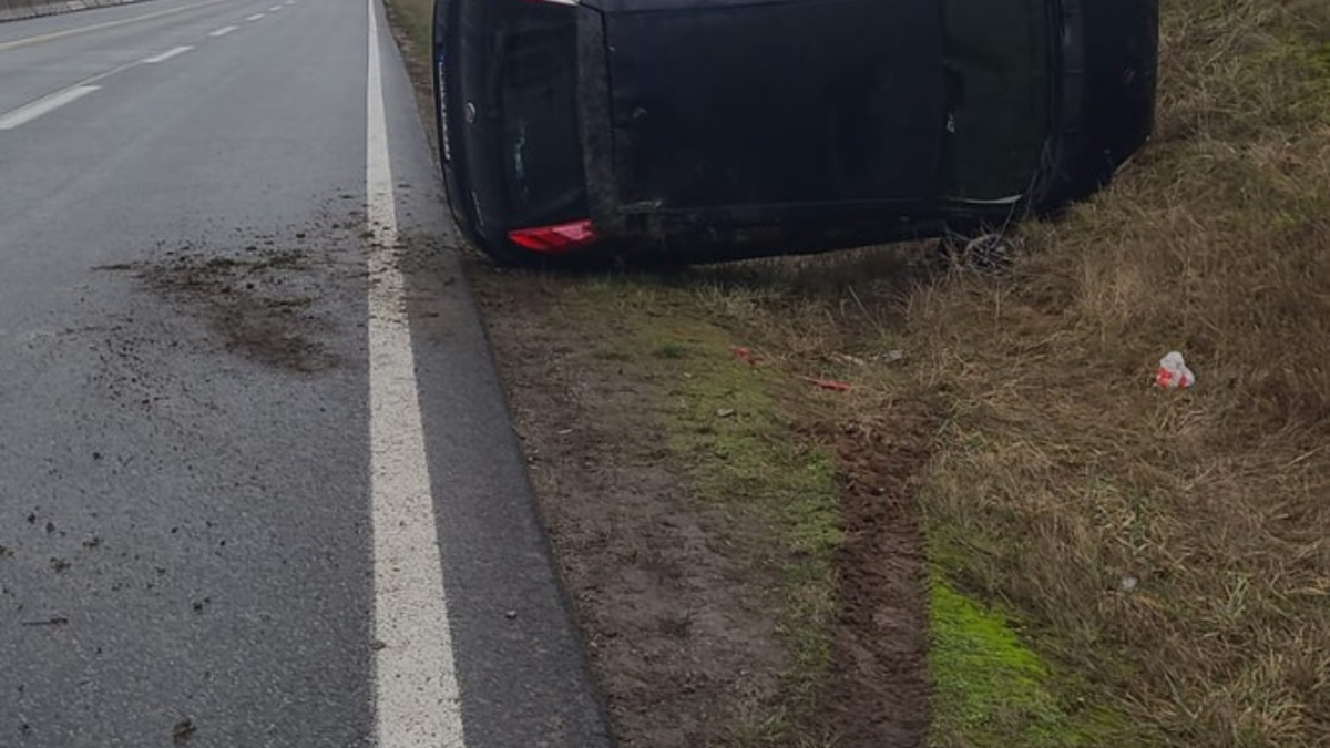 POL-PDLD: PKW überschlägt sich - Foto: presseportal.de